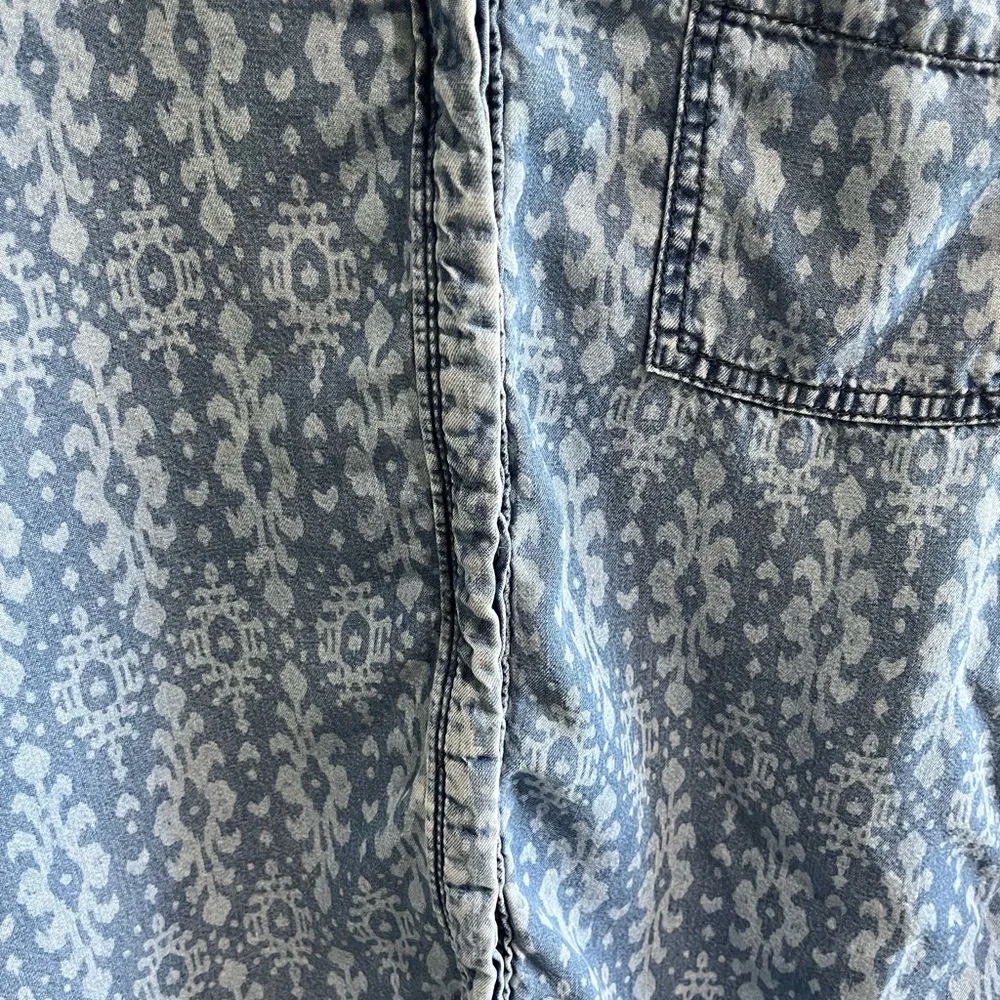 Holding Horses Anthropologie Button up top Sz 4 Denim/Chambray - Picture 13 of 16